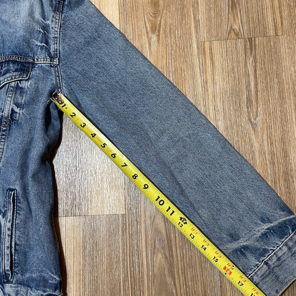 Men's Levi's Denim Jacket - Trucker Jacket - Size Medium - Blue Wash - Like New - Picture 10 of 13